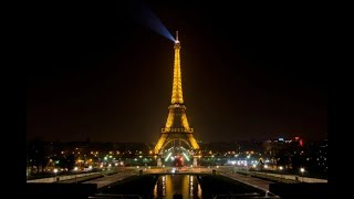Travel Paris - Live Musician at Eiffel Tower (Trocadero)