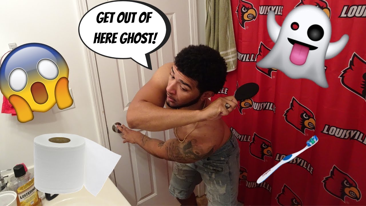 HILARIOUS HAUNTED BATHROOM PRANK ON BOYFRIEND !