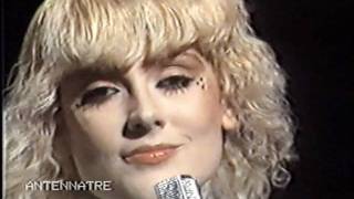 Video thumbnail of "Donatella Rettore - E' Morto un Artista. Dall'album DONATELLA RETTORE 1977 (AntennaTre 1978)"