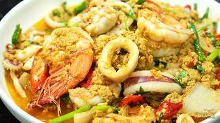 ทะเลผัดผงกะหรี่​ กุ้งหมึกเนื้อเด้ง​ ผัดให้น้ำข้นเยิ้ม - Stir Fried Seafood with Curry Powder