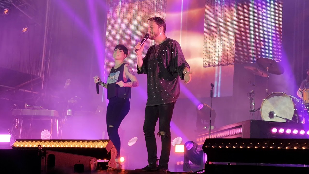 Manuel Carrasco & Alba Gil / Llámame loco