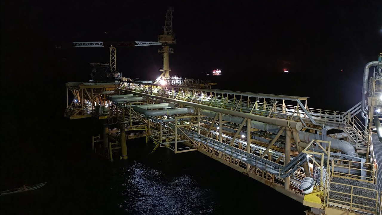 Night time at offshore platform video | sea inside crude oil plant