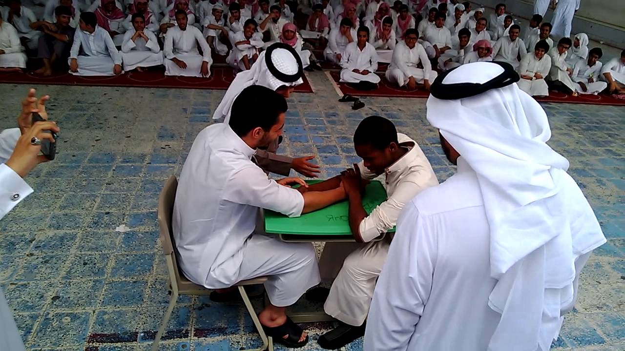 مسابقة التحدي بالأيدي في ثانوية ابن حبان