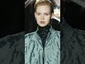VUITTON Automne-Hiver 2024/25 : Un Spectacle Futuriste à la Paris Fashion Week