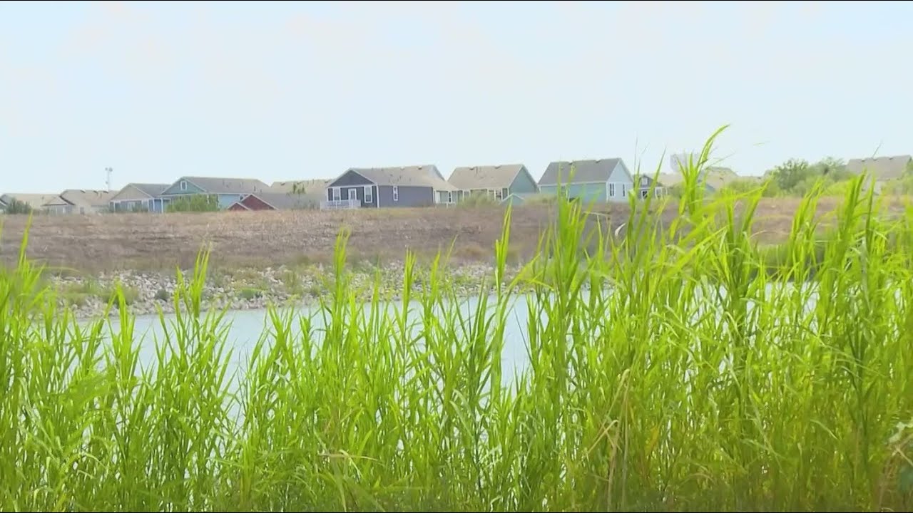 Abbott vetoes bill to streamline repairs for flood-control structures