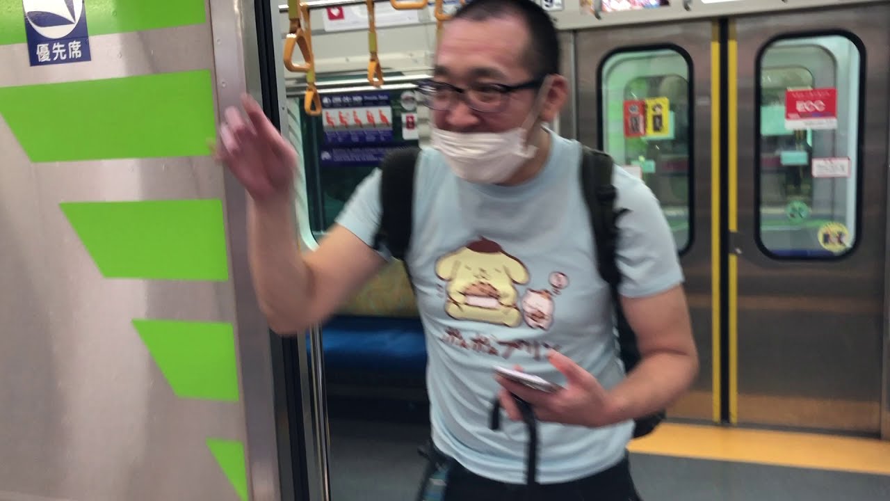 40歳サンリオおじさん サンリオ着てたら目の前にサンリオ電車 Youtube