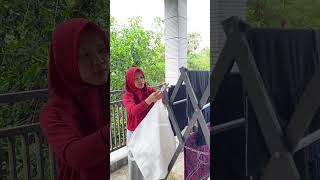 Bersihin balkon di pagi hari!! #shorts #trending #youtubeshorts #viral #funny #vlog #reels #tiktok