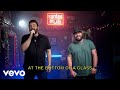 Chris Young, Mitchell Tenpenny - At the End of a Bar (Christmas Karaoke)