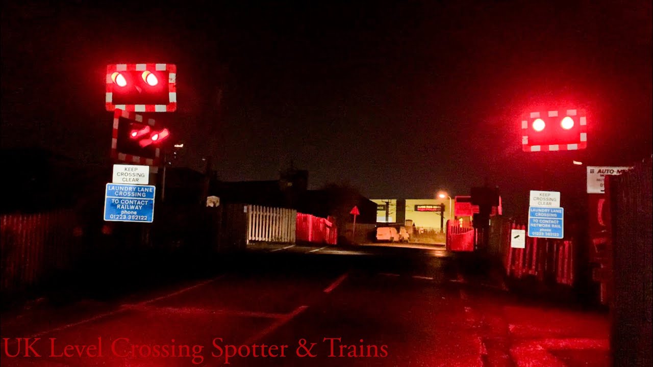 Laundry Lane Level Crossing, Cambridgeshire - YouTube