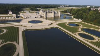 Behind the scenes at France's majestic Chantilly castle Resimi