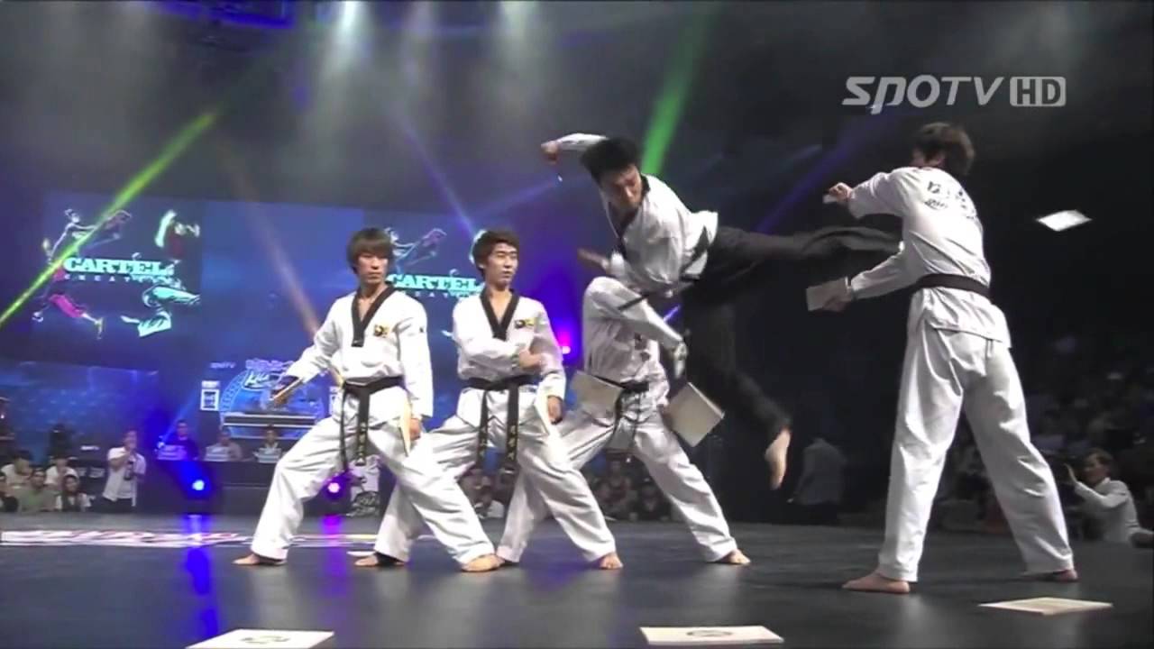 Red Bull Kick It   incredible kicks