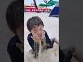 海から上がる寸前になぜか始めた砂遊び#ダウン症#ダウン症セラピスト#上がりたくなかったのね#まだ砂遊びしたかった#しかし砂かぶらなくても#このあと車の中は砂だらけ