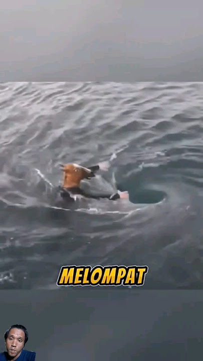 Pria ini nekat masuk ke pusaran air dan ini lah yang terjadi 😱 #shorts
