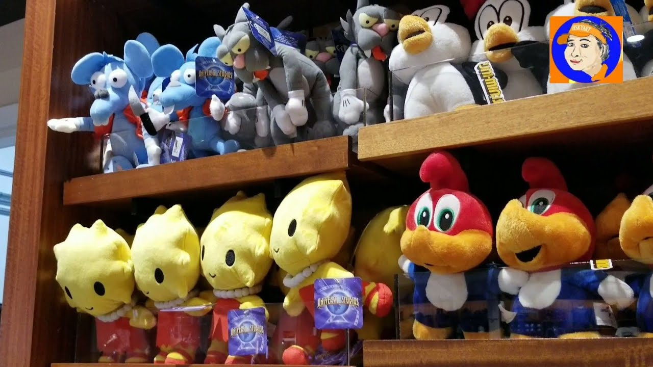 hskyart-big-cartoon-plush-wall-at-universal-studios-hollywood-store-ush