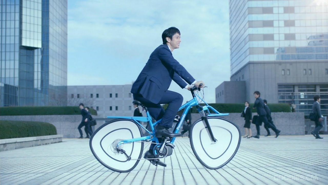 Panasonic ロボット掃除機 RULO(ルーロ) ｢これからは、三角だ