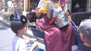 Citizens of Hollywood - Rosie Loves Everybody
In this episode, Rosie Truski rewards a lucky kid for sacrificing himself for his father by allowing Rosie to plant her greasepaint badge of honor. Citizens of Hollywood - Rosie Loves Everybody