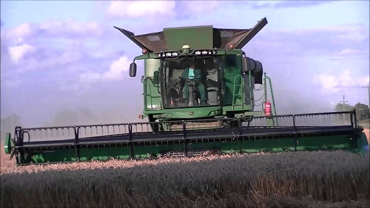 John Deere's biggest combine - YouTube