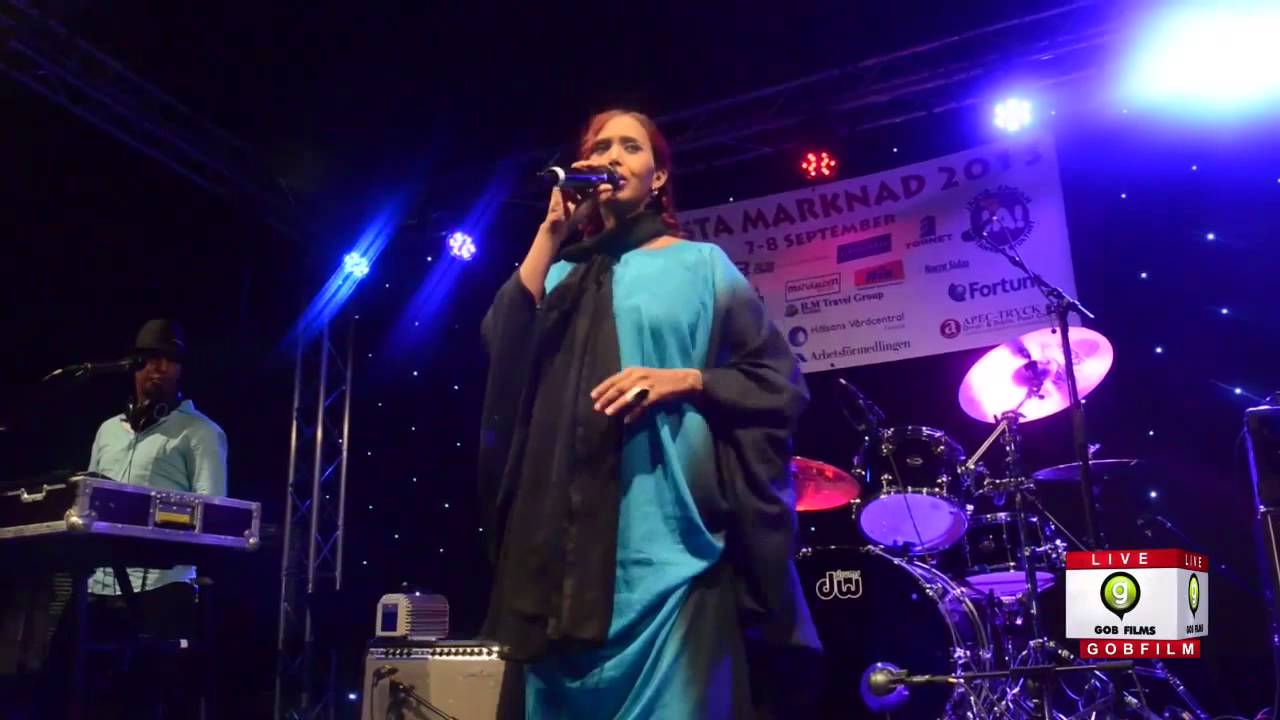 2013 BEST SOMALI HIT SONG IDIL CADOW LIVE STAGE HD - YouTube