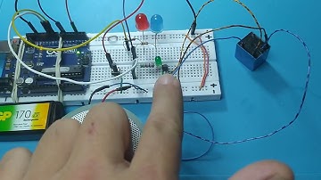 Luces y sonido de carro de policía con Arduino Uno.