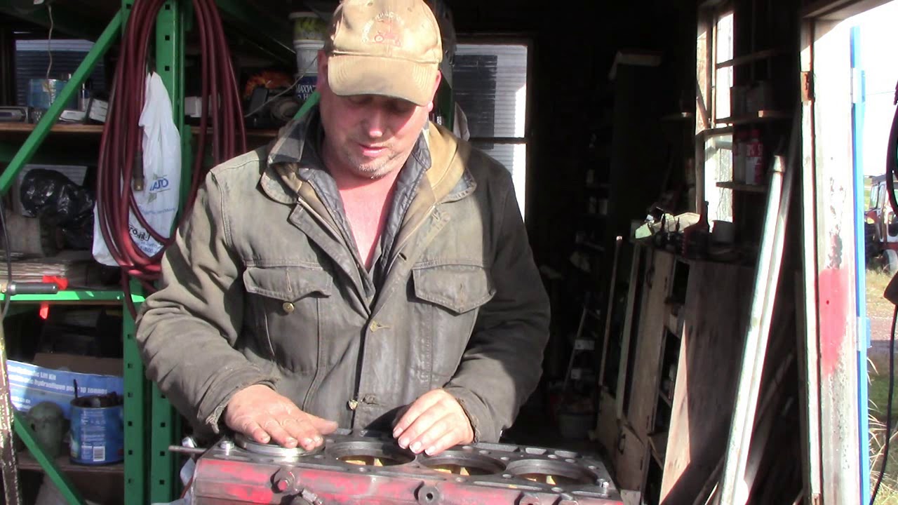 IH 584 engine  Part 2, sleeves and crank, timing the engine