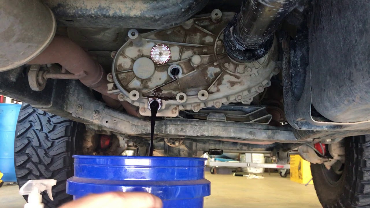 Jeep JKU Rubicon transfer case fluid change - YouTube