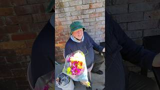 GIVING FLOWERS TO MEN ❤️🌺