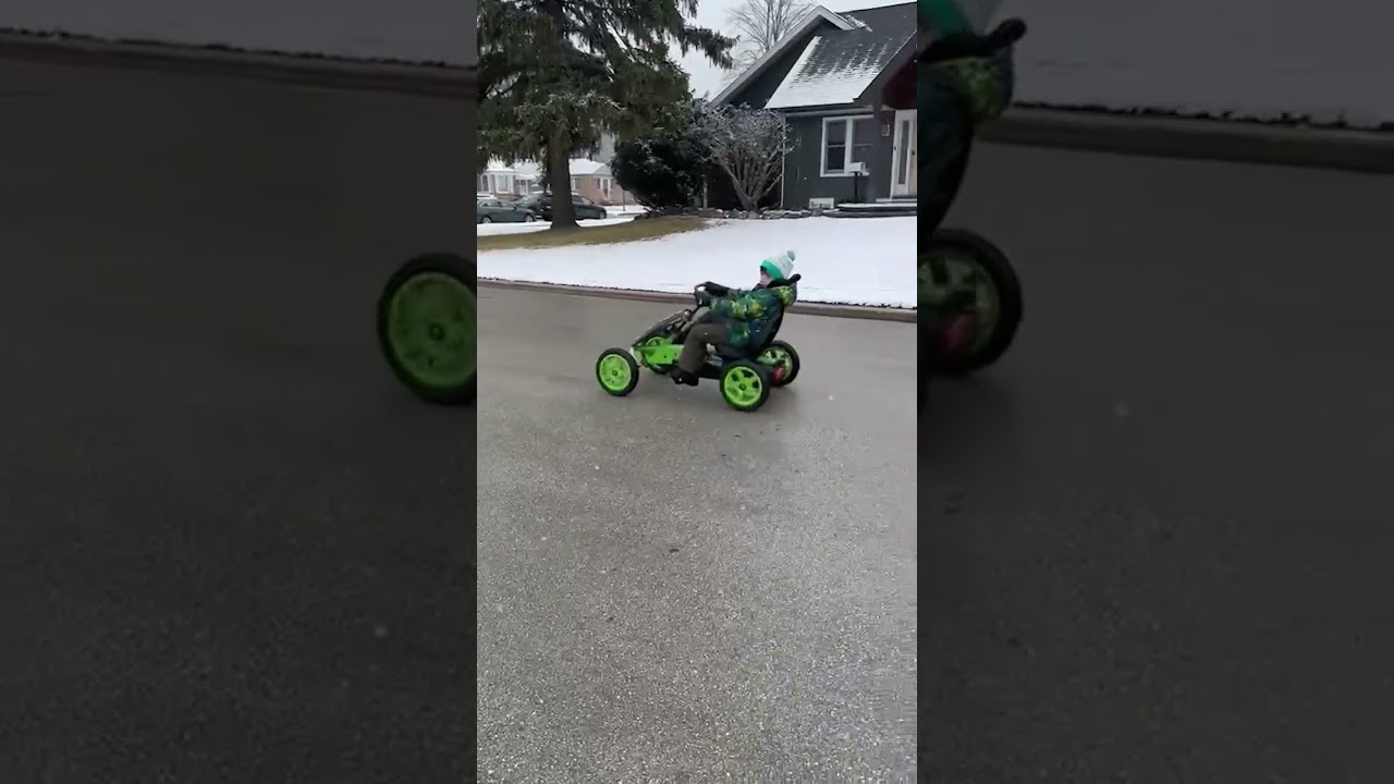 Riding BERG Pedal Kart Rally Force on a snowy day! 