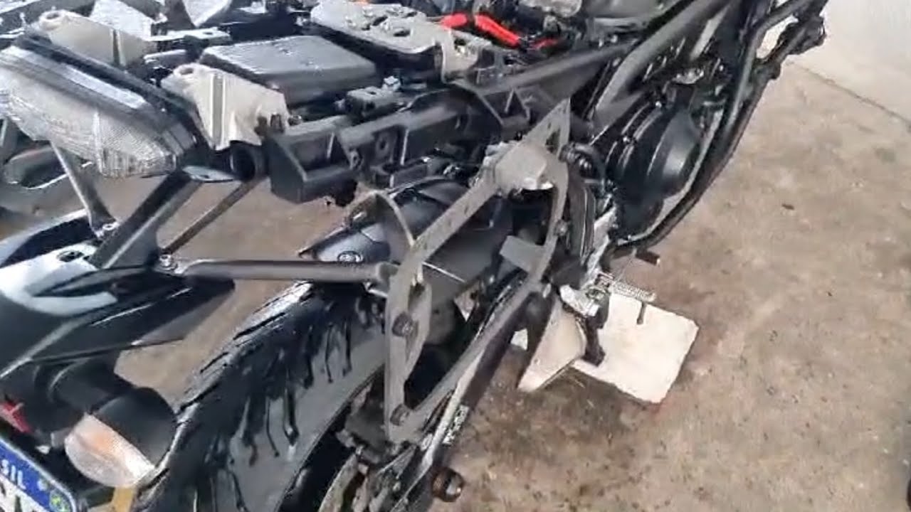 Proteção da moto contra maresia ou salitre em viagem pelo litoral praia.