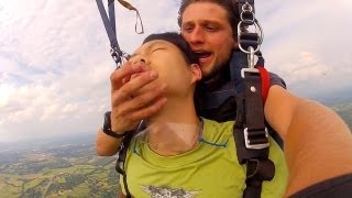 Guy Passing out doing 360° Skydiving
