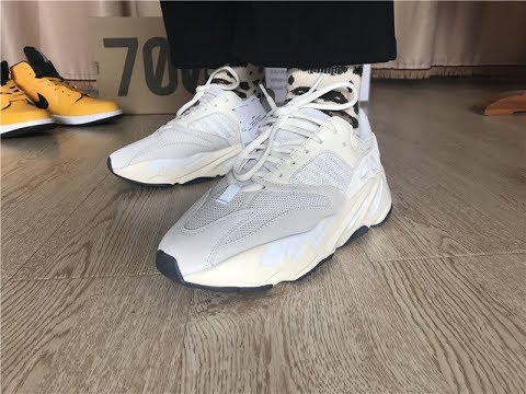 yeezy boost 700 analog eg7596