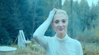 Video thumbnail of "Barbora Poláková - Po válce (oficiální video)"