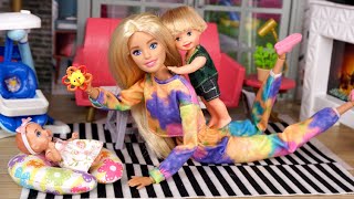 Bebe de Barbie Ayuda con su Nueva Hermanita