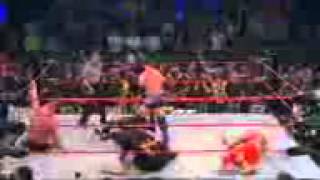 Jeff hardy saves hulk Hogan