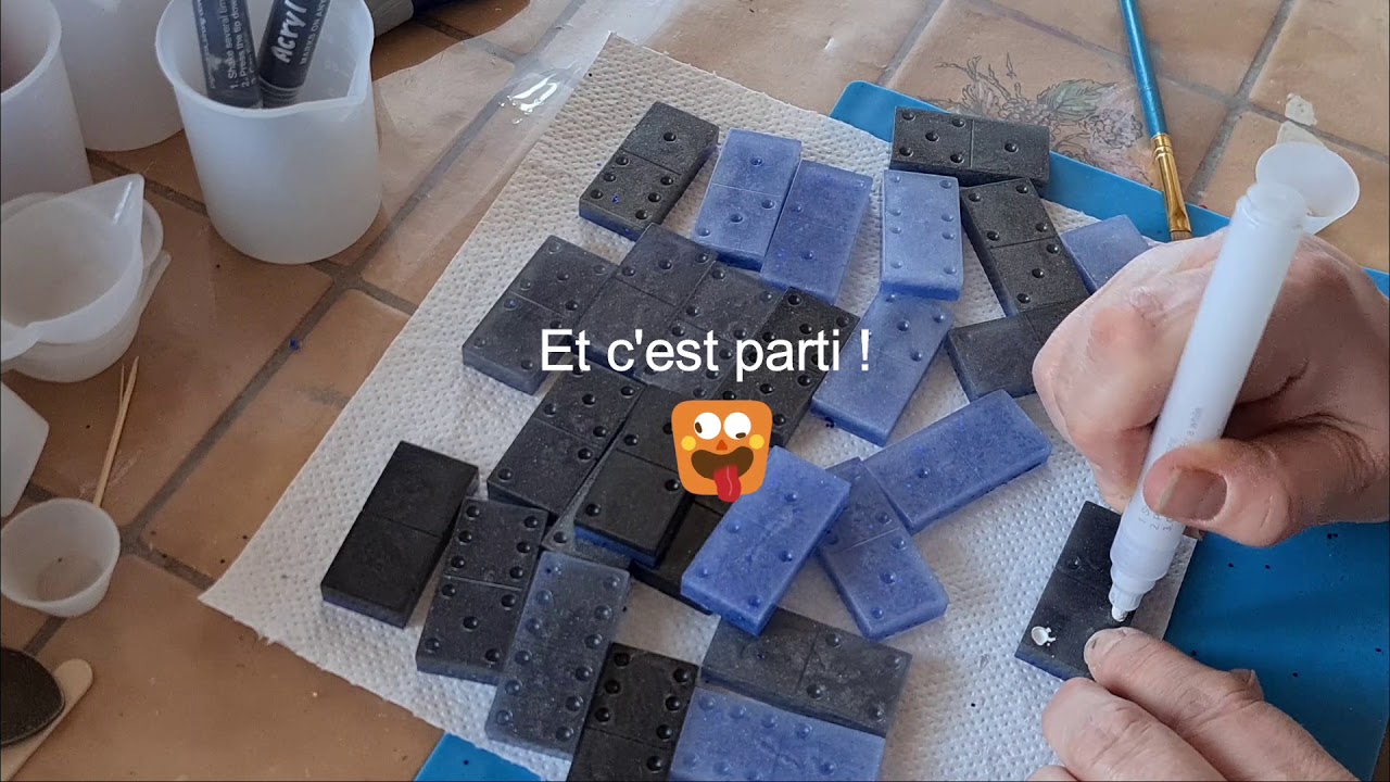 Réalisation de dominos en résine epoxy