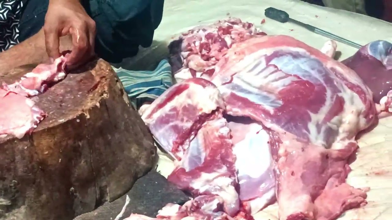 Impressive delicious goat meat 🍖 cutting video by expert village man 