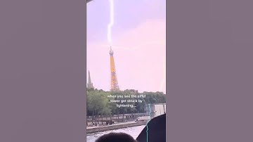 eiffel tower struck by lightning..#eiffeltower #paris #lighting #moments #trending #viral #unique