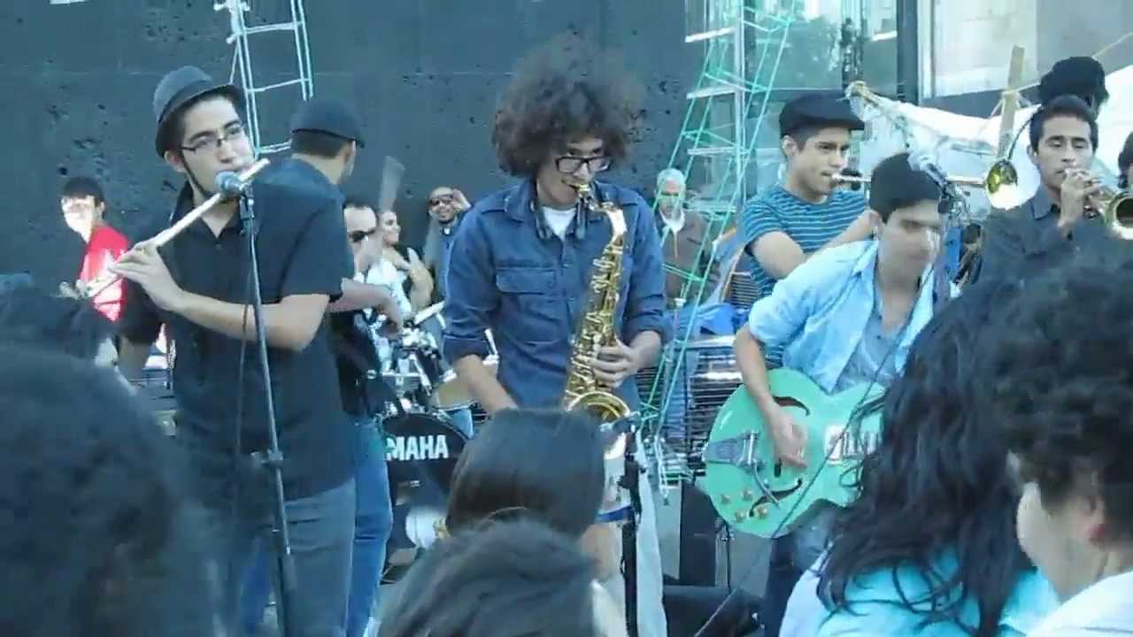 Los Viernes Swing Band - Pide Boogie (Monumento A La Revolución)