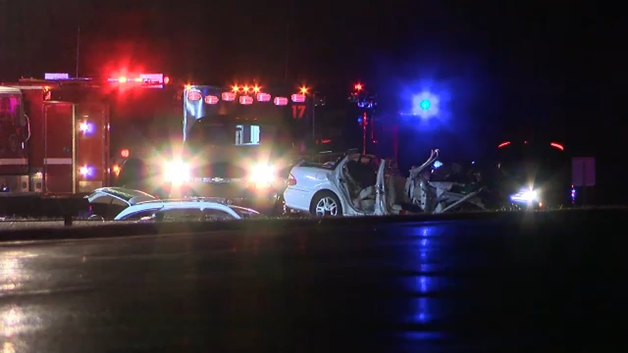 Head-on wrong way crash on Long Island leaves 2 dead - YouTube