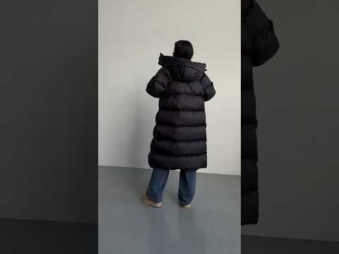 Пуховик жіночий оверсайз, зі знімним капюшоном, Чорний, 42/50, видео 3