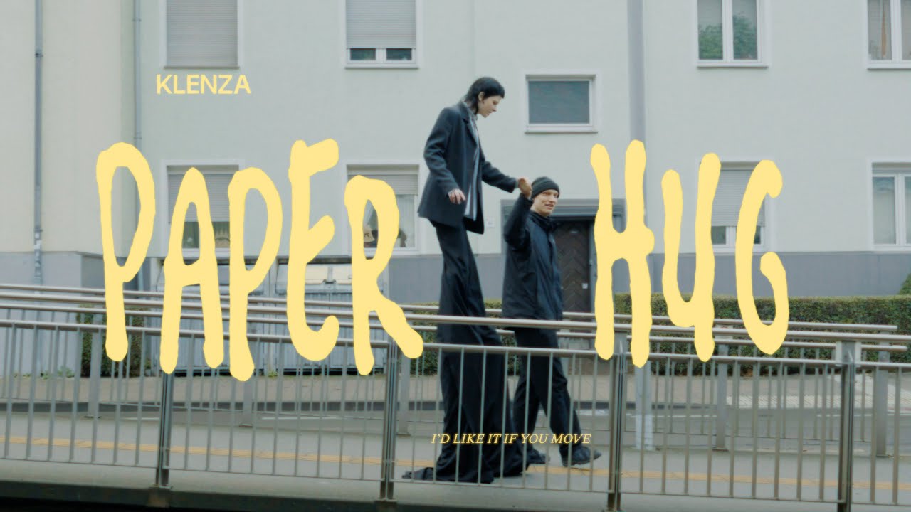 3 Meter Tall Woman Sings A Song - KLENZA