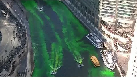 Come colorano di verde il fiume Chicago?