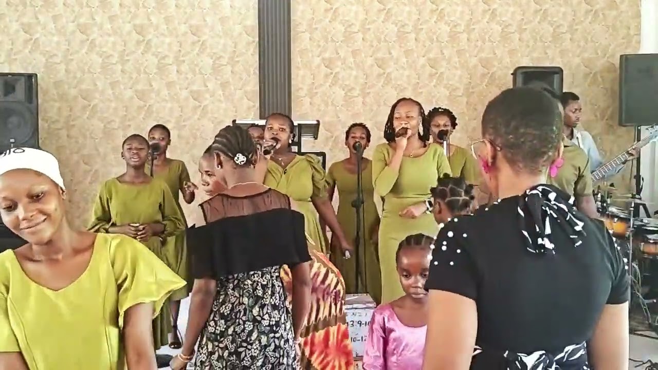 FCM TABATA PRAISE TEAM -  Tenzi No 144 Mbele nina endelea