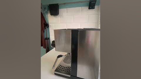 Descaling a single boiler espresso machine voice over (Rancilio Silvia)