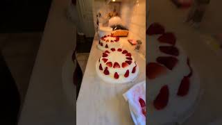 Strawberry birthday cake # short #shorts #videoshort #birthdaycake #strawberry