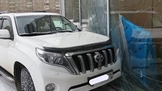 "Прадо" таранит стену "Тойота-центра". Real video "Прадо" таранит стену "Тойота-центра". Real video