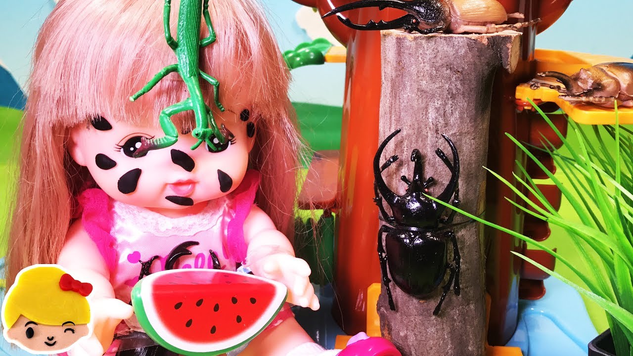 アンパンマン おもちゃ メルちゃんが顔にスイカのたねつけてカブトムシ