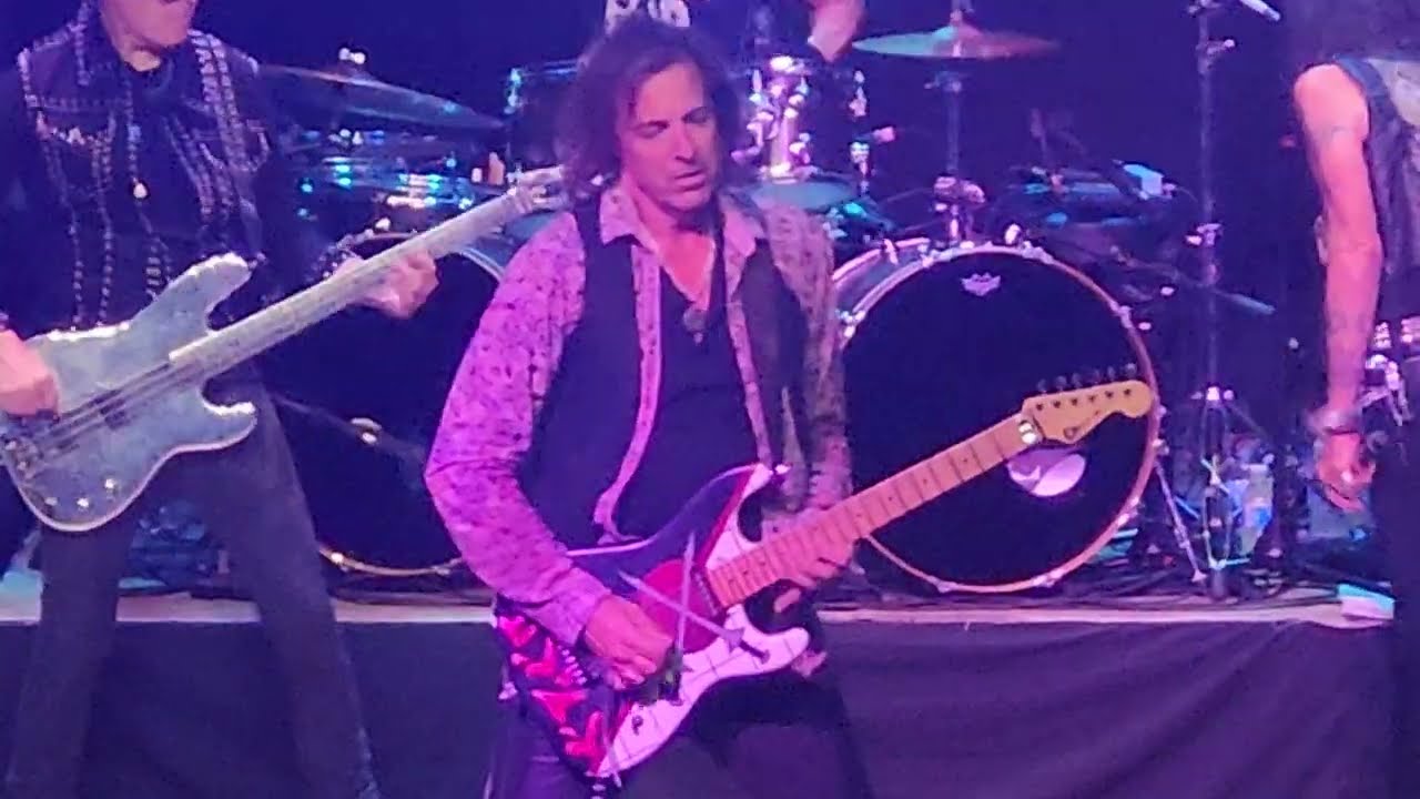 ↪️ PEARCY and DeMARTINI (with Carlos Cavazo and Blas Elias) 