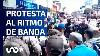 Músicos de bandas sinaloenses exigen libertad para tocar en las playas de Mazatlán, Sinaloa.