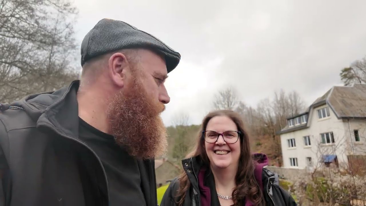 Le Val de Poix: Waar Bomen Breken, Mensen Struikelen en Paprika’s Moorden _ hotel Toer