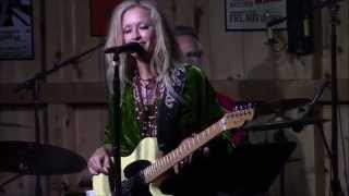 "Gotta Get Back"  Shelby Lynne @ Daryl's House 5/9/15 chords